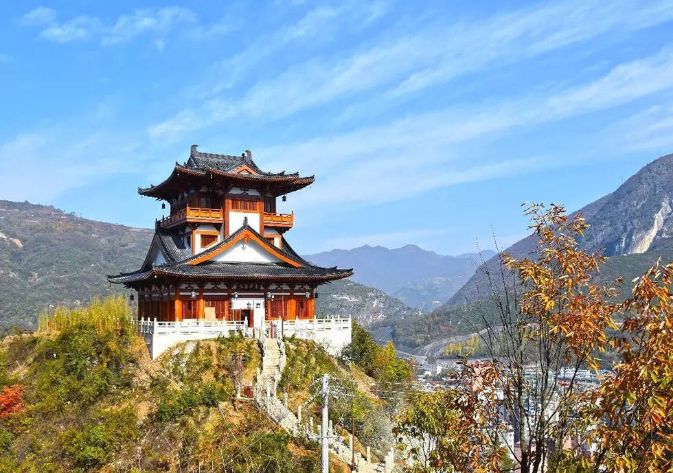 商洛红木牌匾定制：寺庙宗祠,园林景观,创意招牌,抱柱对联