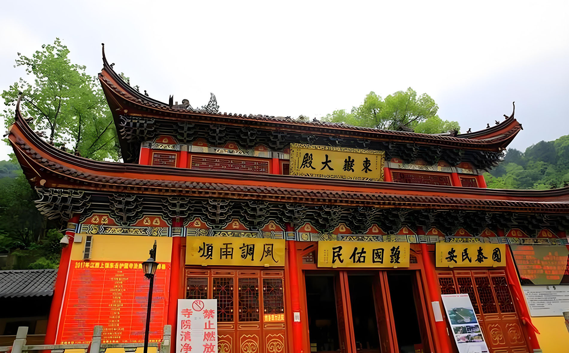 上饶信州区红木牌匾定制：寺庙宗祠,园林景观,创意招牌,抱柱对联