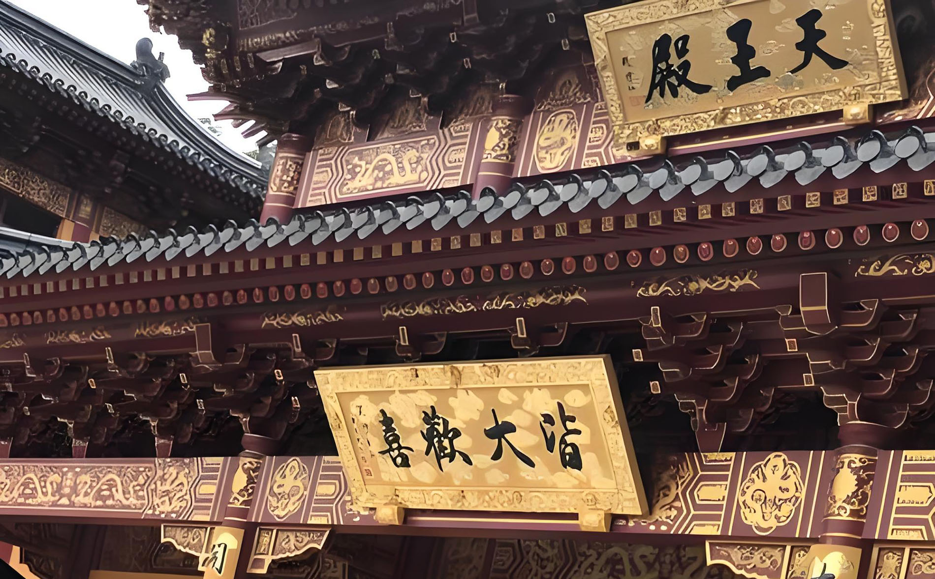 澄海区红木牌匾定制：寺庙宗祠,园林景观,创意招牌,抱柱对联