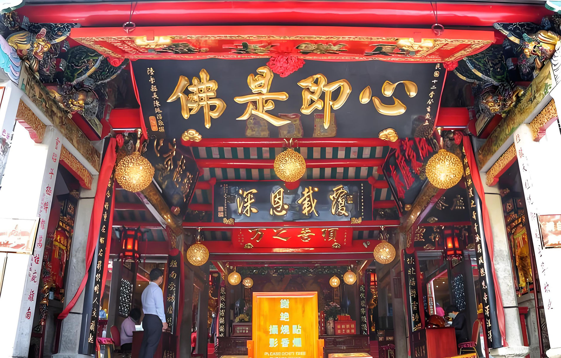 陆河县红木牌匾定制：寺庙宗祠,园林景观,创意招牌,抱柱对联