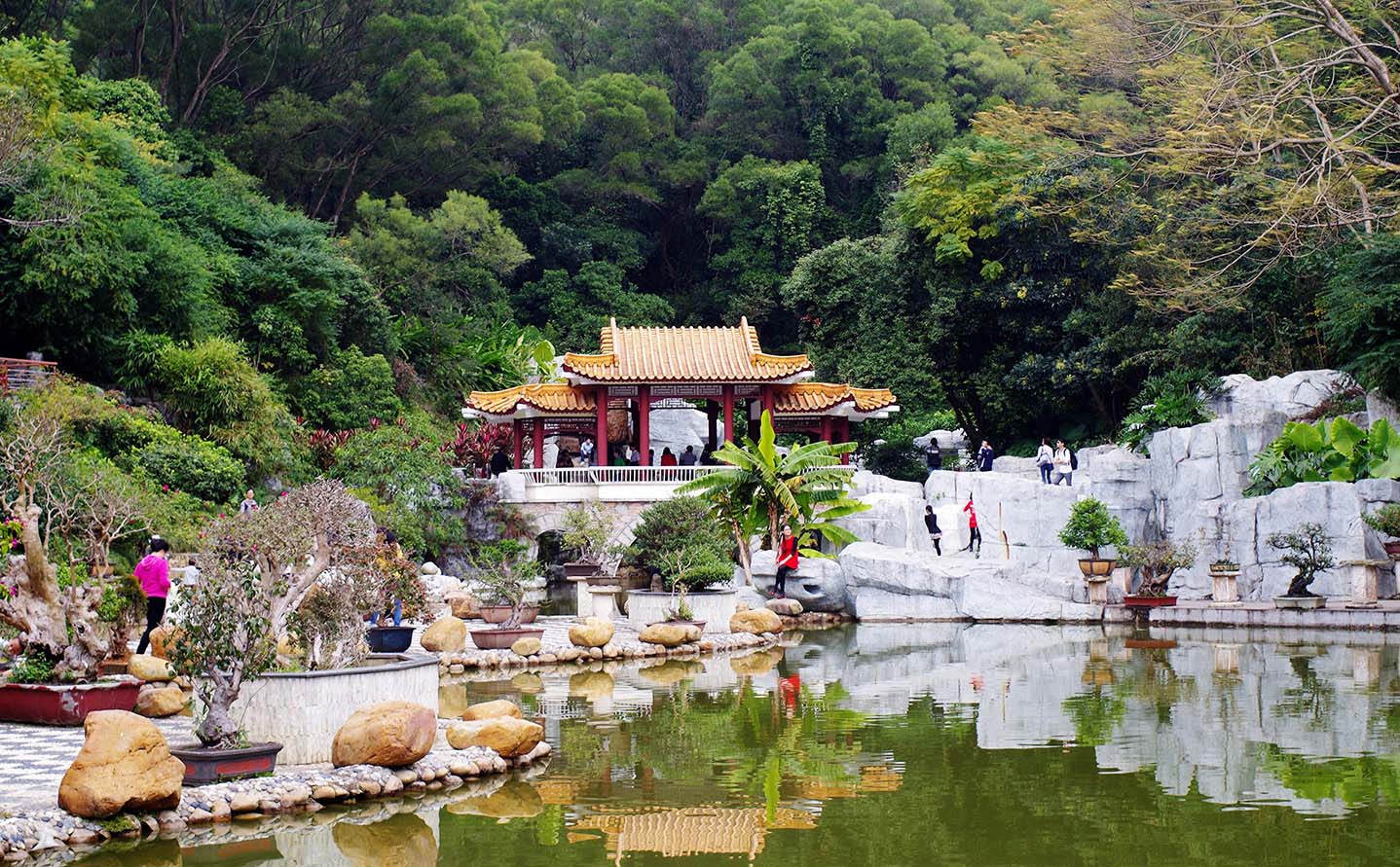 罗湖区红木牌匾定制：寺庙宗祠,园林景观,创意招牌,抱柱对联