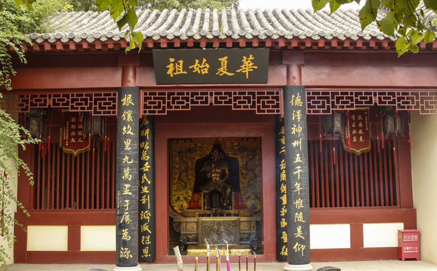 随州红木牌匾定制：寺庙宗祠,园林景观,创意招牌,抱柱对联