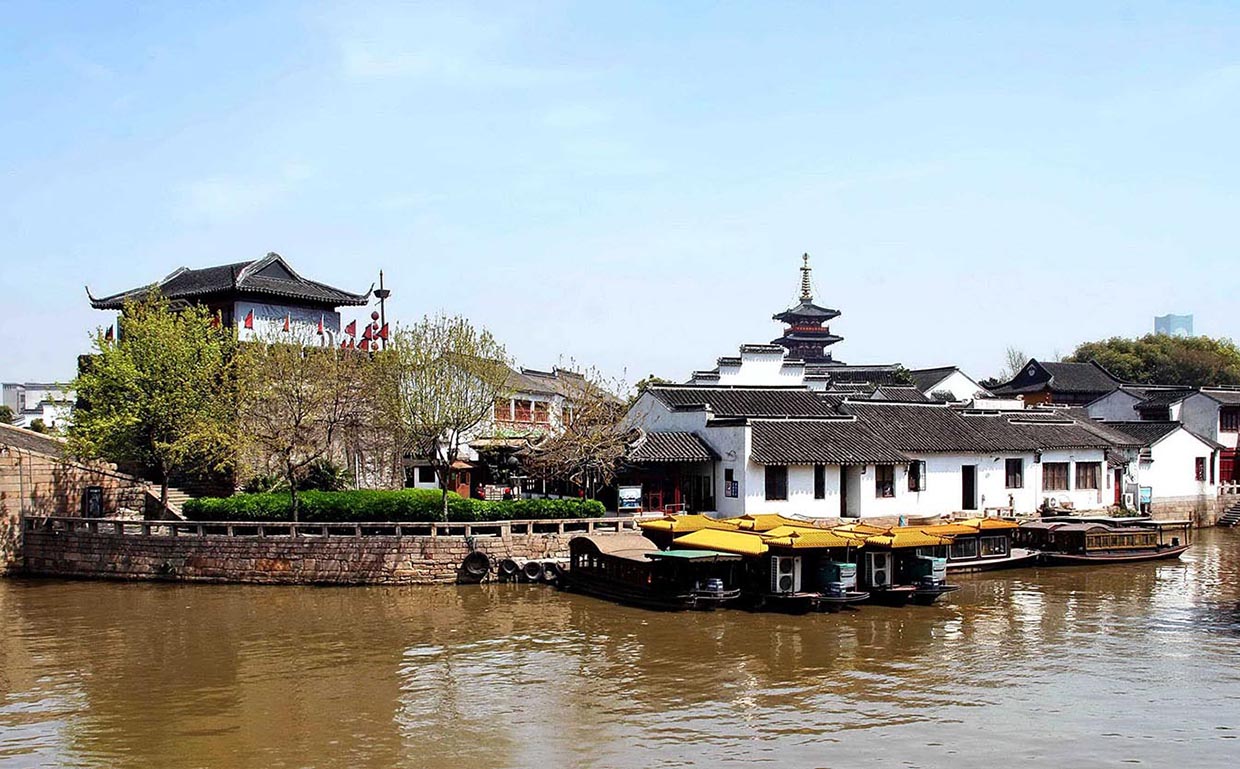 虎丘区红木牌匾定制：寺庙宗祠,园林景观,创意招牌,抱柱对联