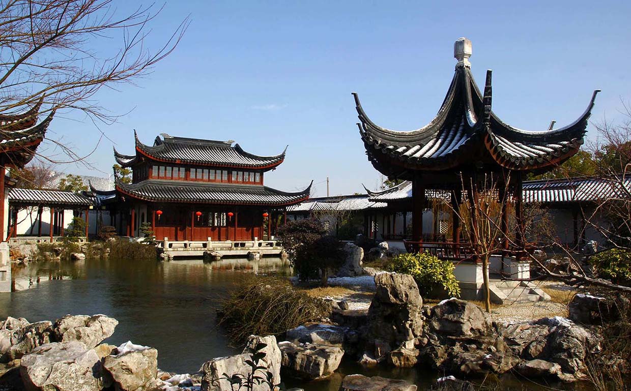 苏州相城区红木牌匾定制：寺庙宗祠,园林景观,创意招牌,抱柱对联