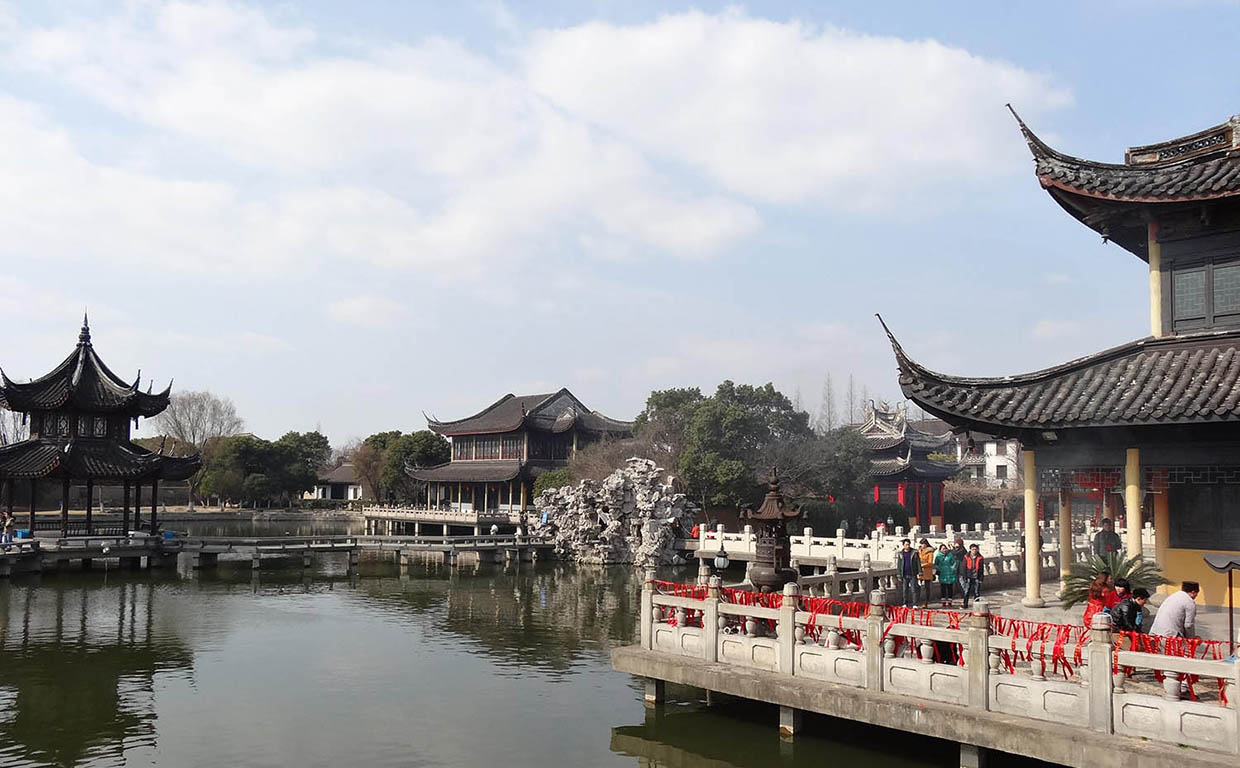 昆山市红木牌匾定制：寺庙宗祠,园林景观,创意招牌,抱柱对联