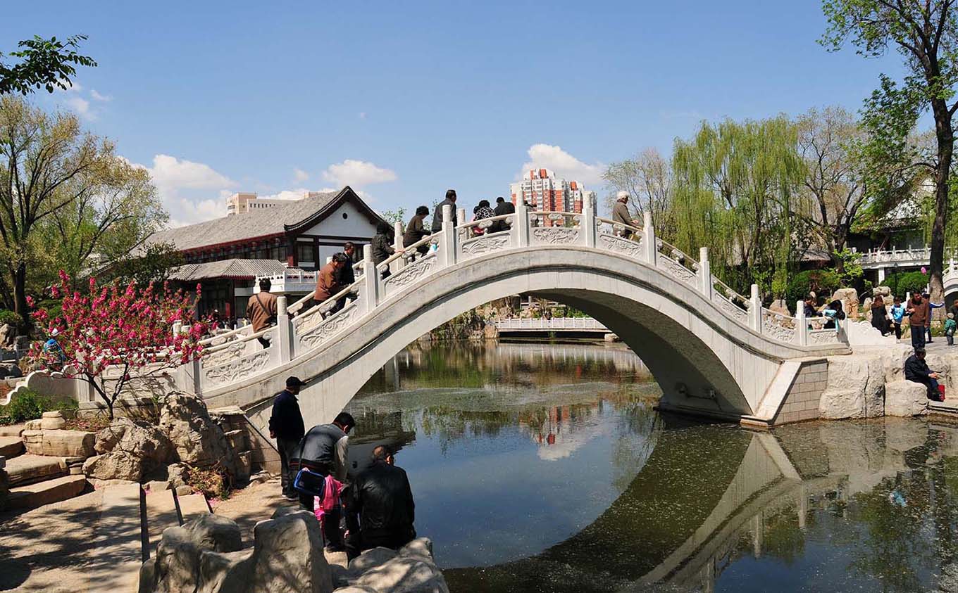 红桥区红木牌匾定制：寺庙宗祠,园林景观,创意招牌,抱柱对联