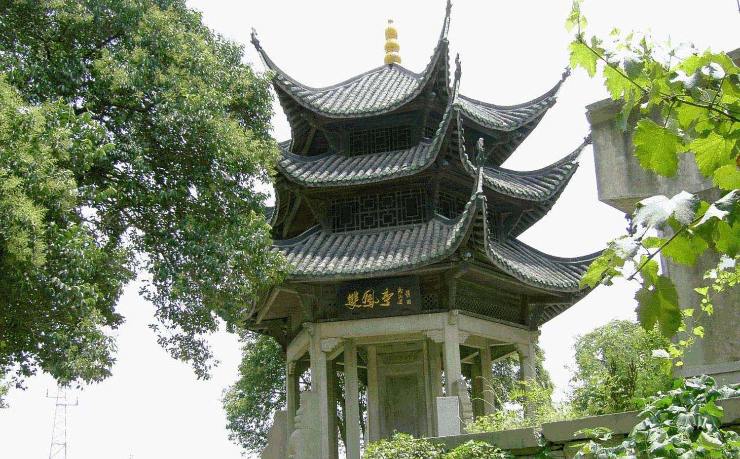 黄陂区红木牌匾定制：寺庙宗祠,园林景观,创意招牌,抱柱对联