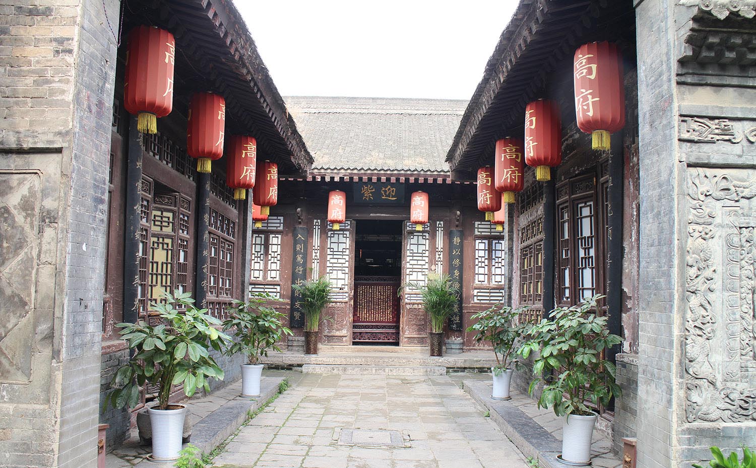 阎良区红木牌匾定制：寺庙宗祠,园林景观,创意招牌,抱柱对联