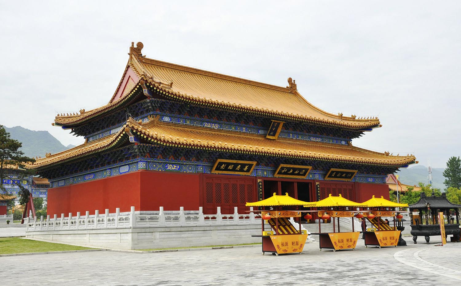 西安红木牌匾定制：寺庙宗祠,园林景观,仿古招牌,抱柱对联