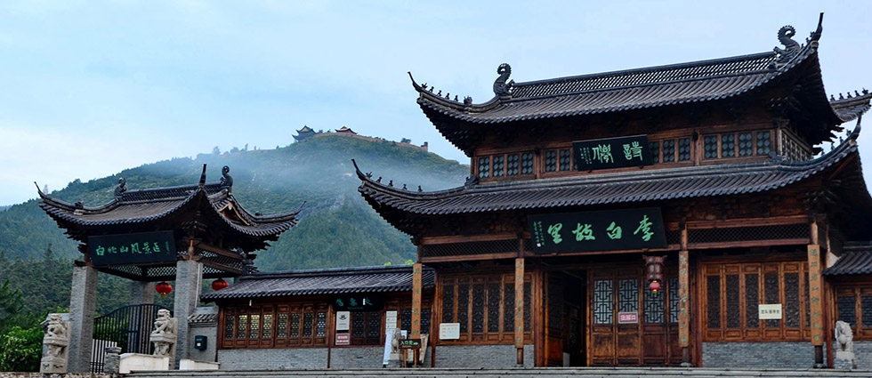 孝感红木牌匾定制：寺庙宗祠,园林景观,创意招牌,抱柱对联