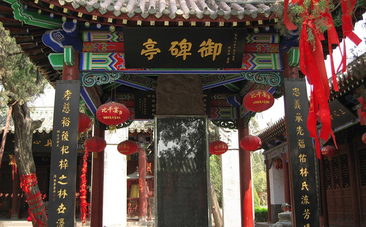 新乡红木牌匾定制：寺庙宗祠,园林景观,创意招牌,抱柱对联