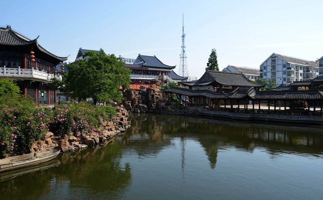 宝应县红木牌匾定制：寺庙宗祠牌匾对联,园林景观牌匾对联,店招门头,抱柱对联