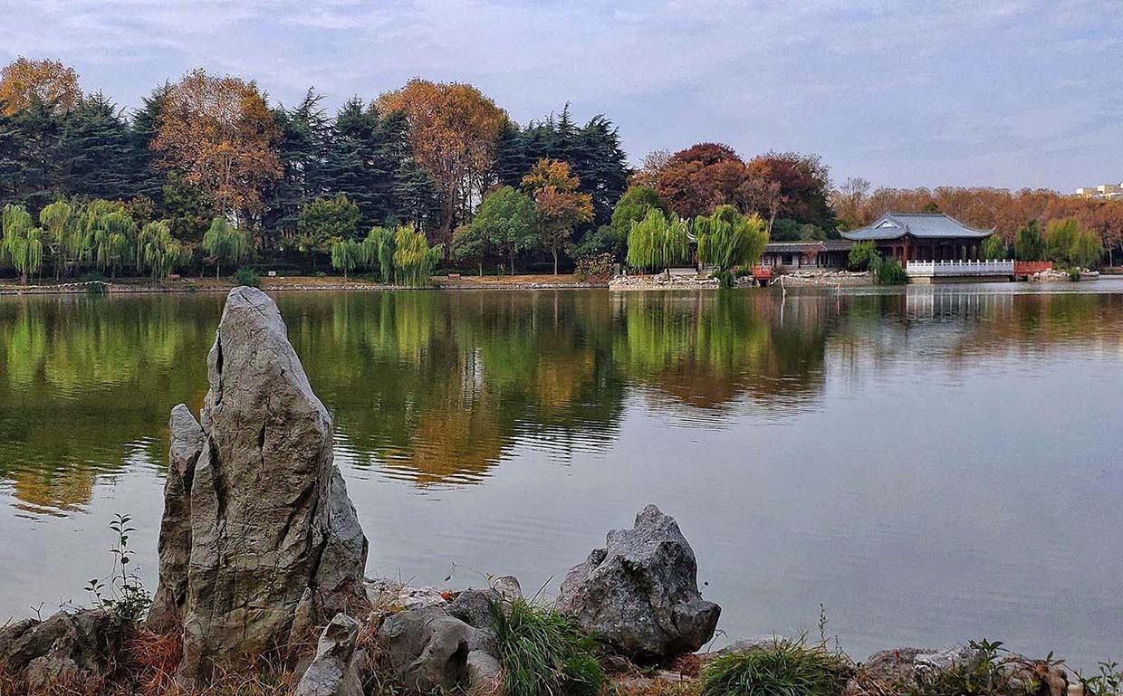 仪征市红木牌匾定制：寺庙宗祠牌匾对联,园林景观牌匾对联,店招门头,抱柱对联