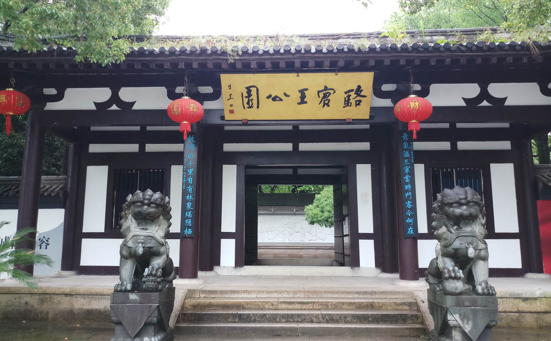 义乌市红木牌匾定制：寺庙宗祠,园林景观,创意招牌,抱柱对联