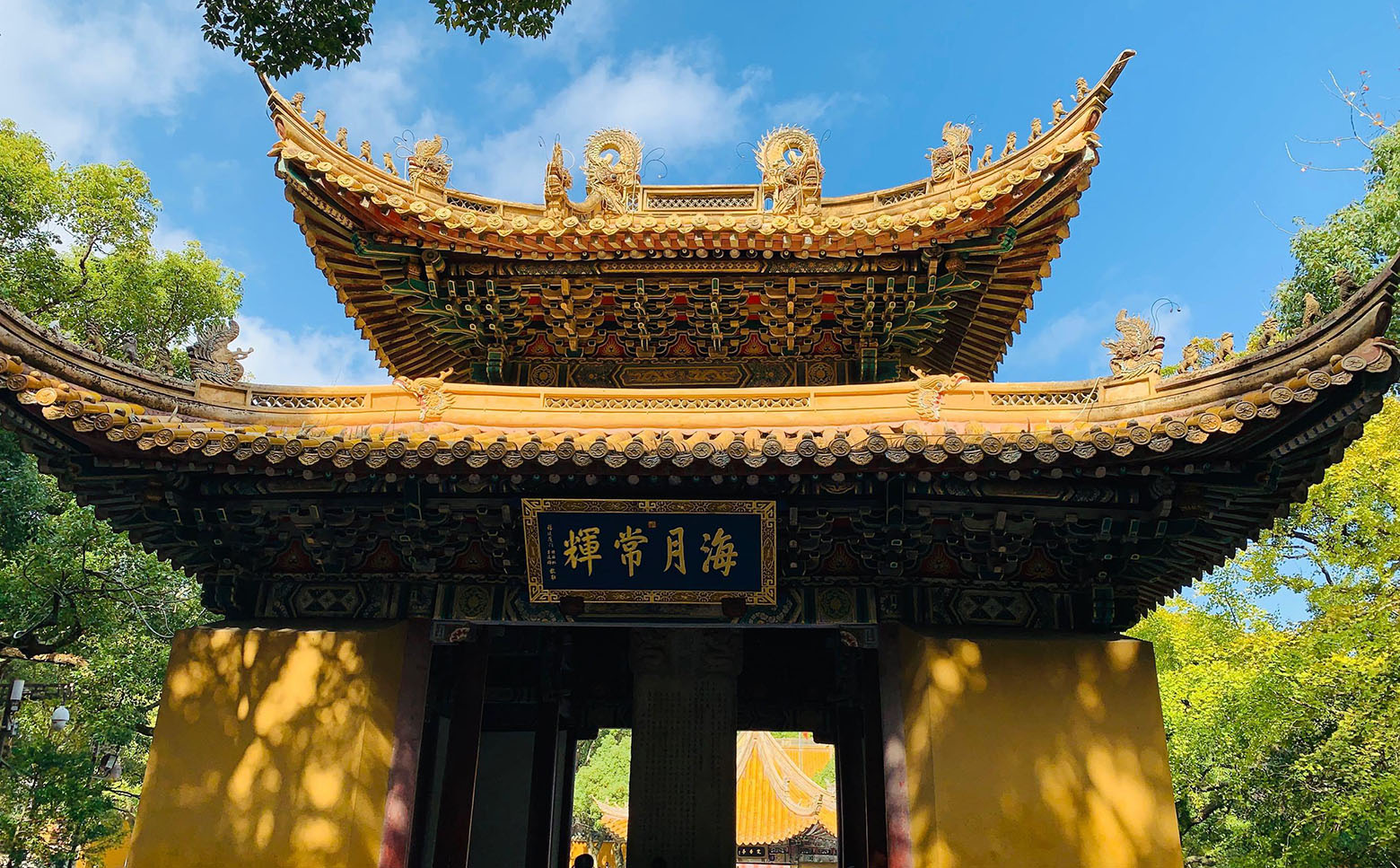 舟山红木牌匾定制：寺庙宗祠,园林景观,创意招牌,抱柱对联